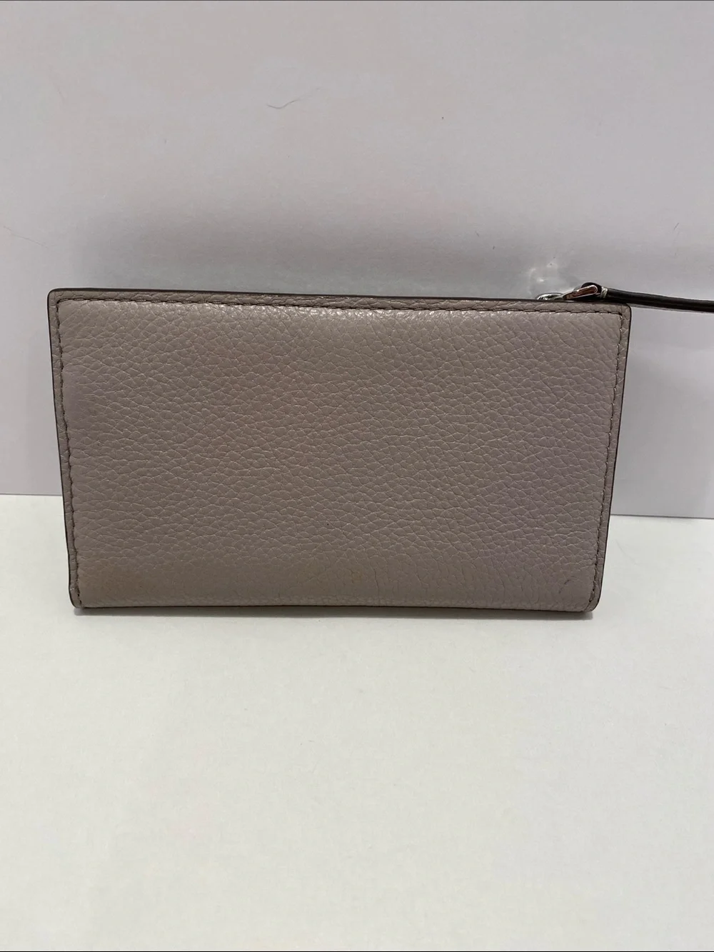 kate spade New York pebble leather card holder NWOT. Gray